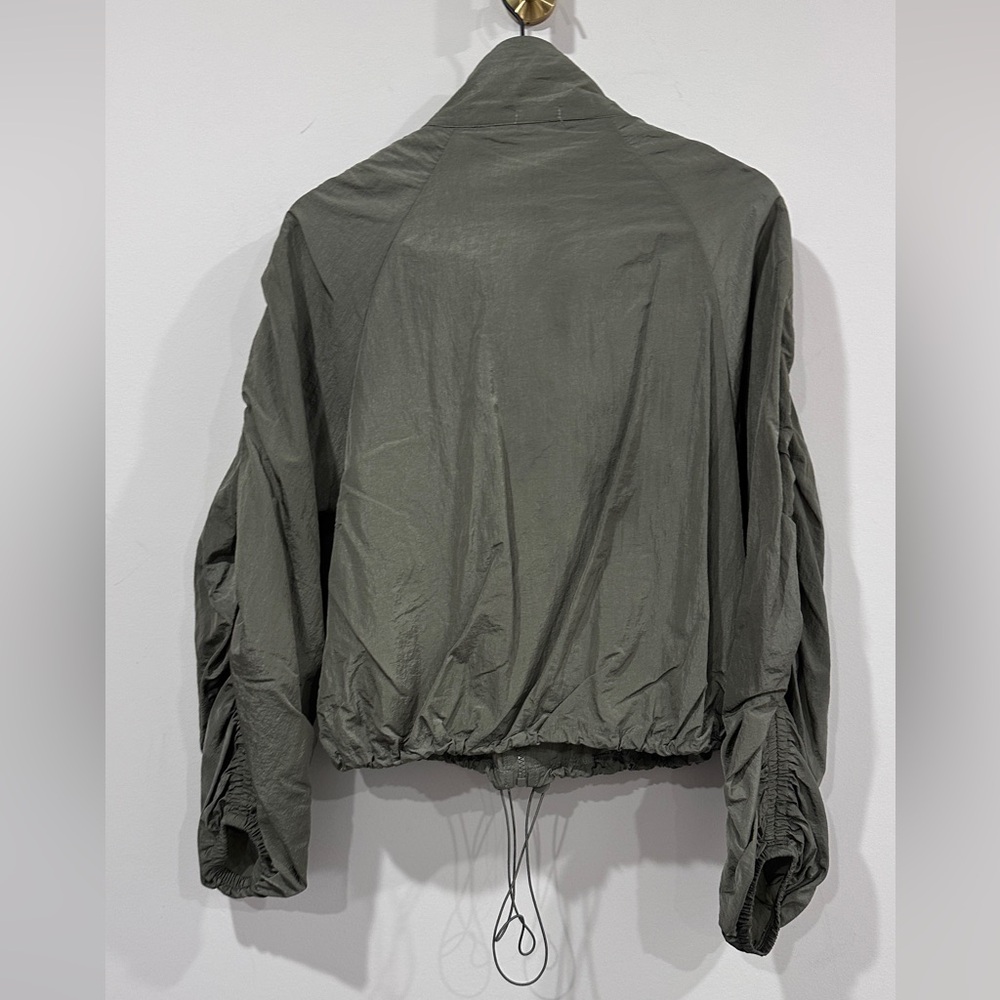 Green Nylon Windbreaker Jacket With Ruched Sleeves Vital Life Size Large - Picture 2 of 9